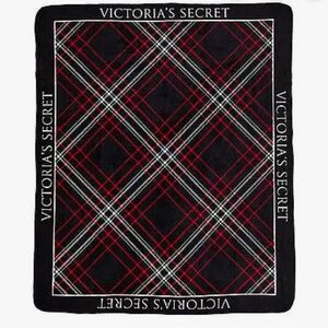 Victoria’s Secret fleece blanket  Plaid Red & Back - Christmas 2025 NEW
